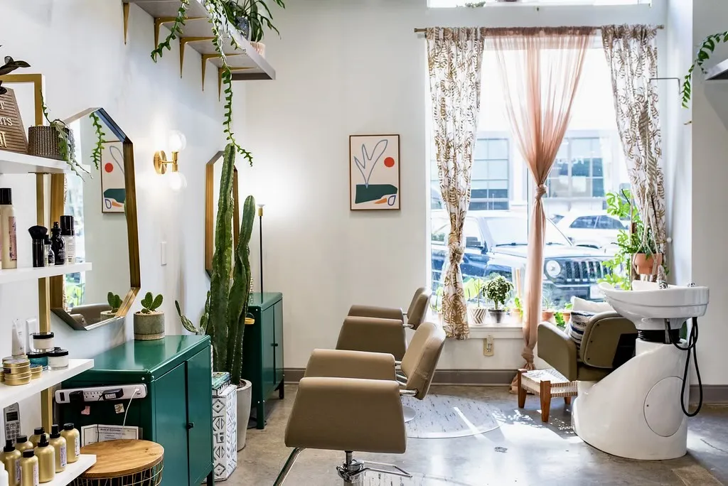 Super cute salon in Germantown- great location