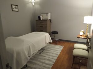 relaxing spa treatment room in kansas city